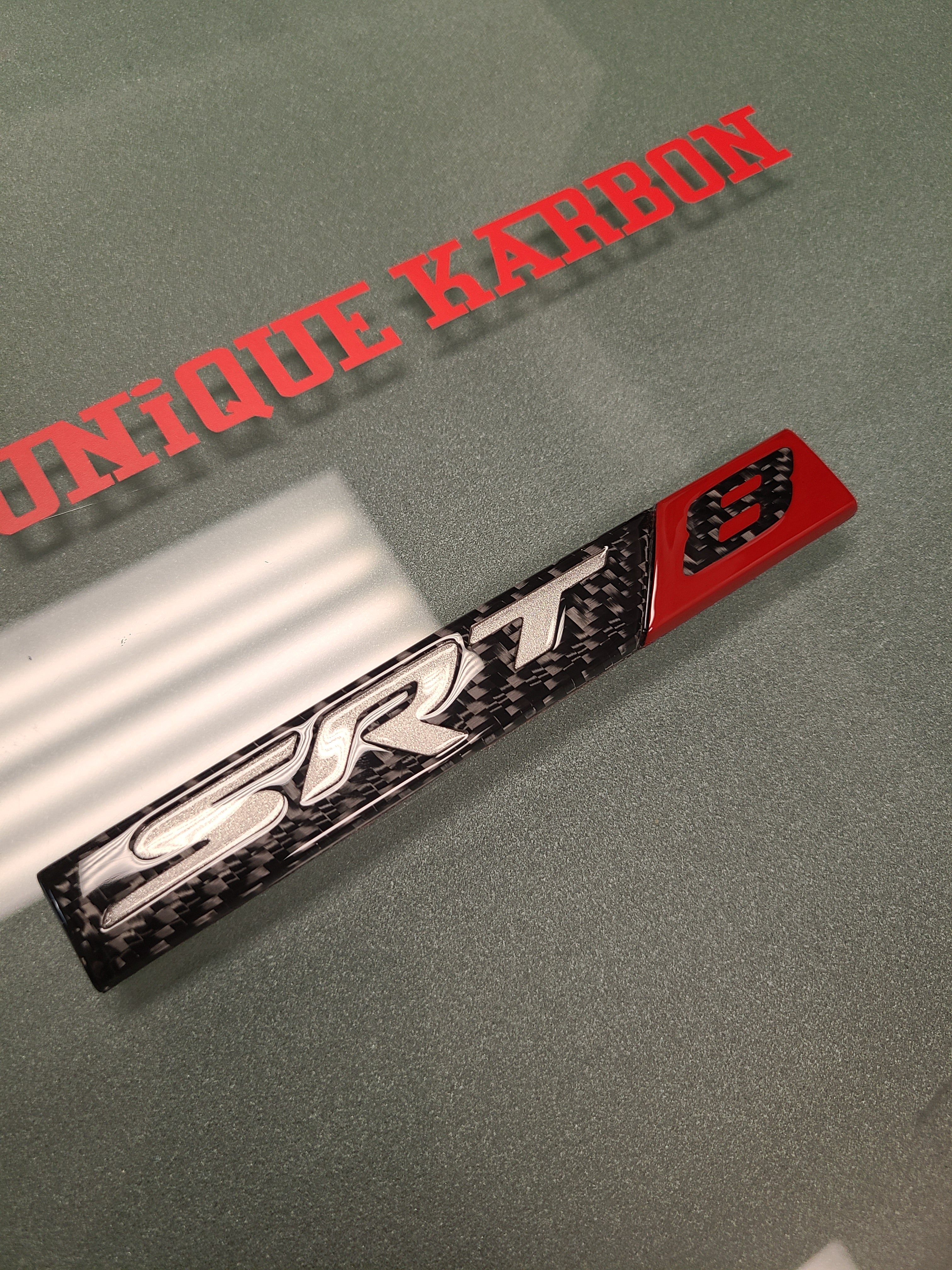 CUSTOMIZABLE SRT-8 CARBON FIBER BADGE